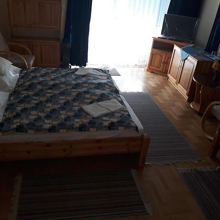 Kenezy Lux Apartman Vendeghaz Хайдусобосло Экстерьер фото