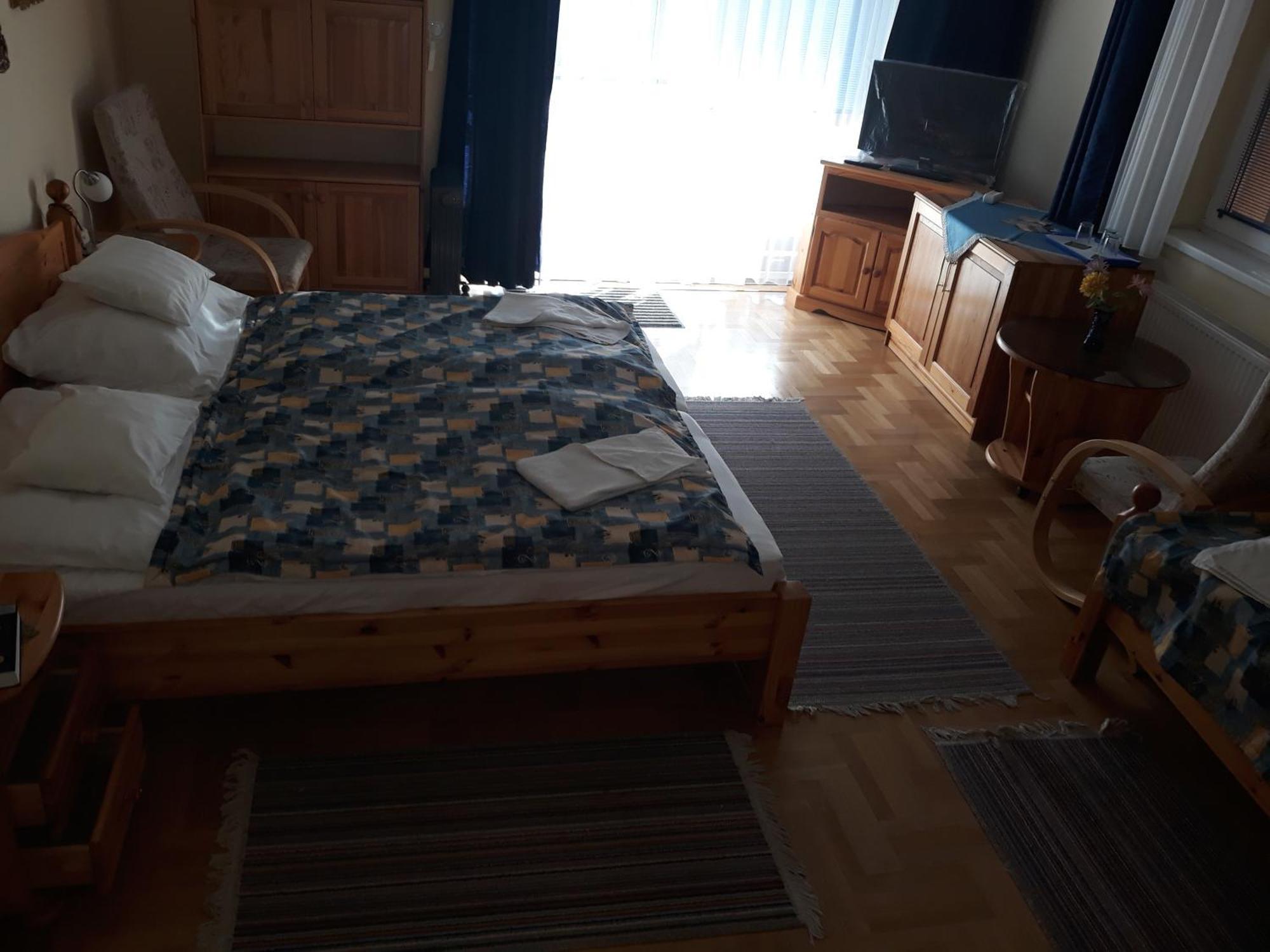 Kenezy Lux Apartman Vendeghaz Хайдусобосло Экстерьер фото