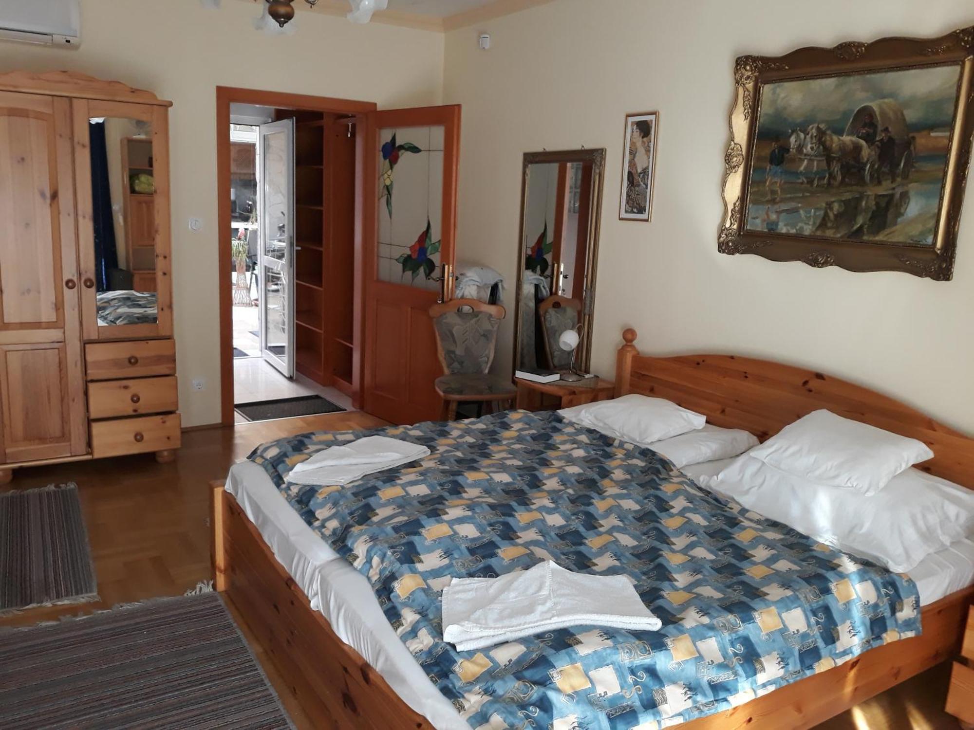 Kenezy Lux Apartman Vendeghaz Хайдусобосло Экстерьер фото