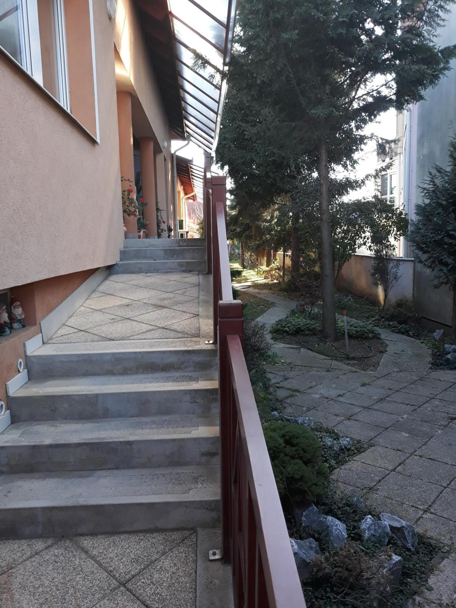 Kenezy Lux Apartman Vendeghaz Хайдусобосло Экстерьер фото