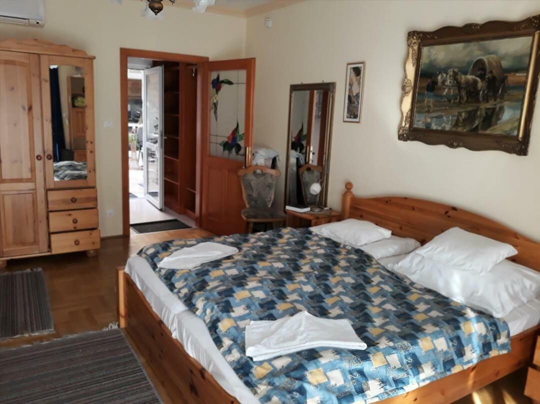 Kenezy Lux Apartman Vendeghaz Хайдусобосло Экстерьер фото