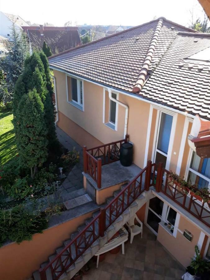 Kenezy Lux Apartman Vendeghaz Хайдусобосло Экстерьер фото